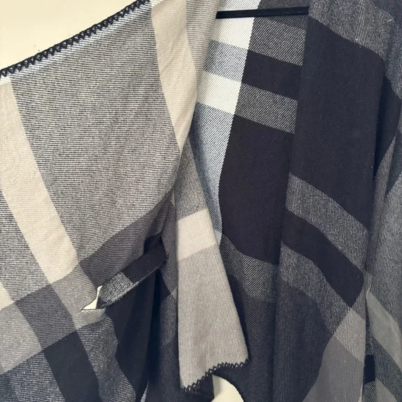 Torrid Women’s Grey & Black Plaid Belted Ruana - Picture 5 of 8